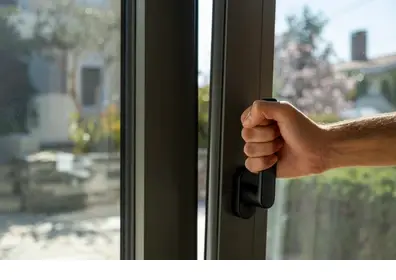 Difficulty in turning or moving the handle.png