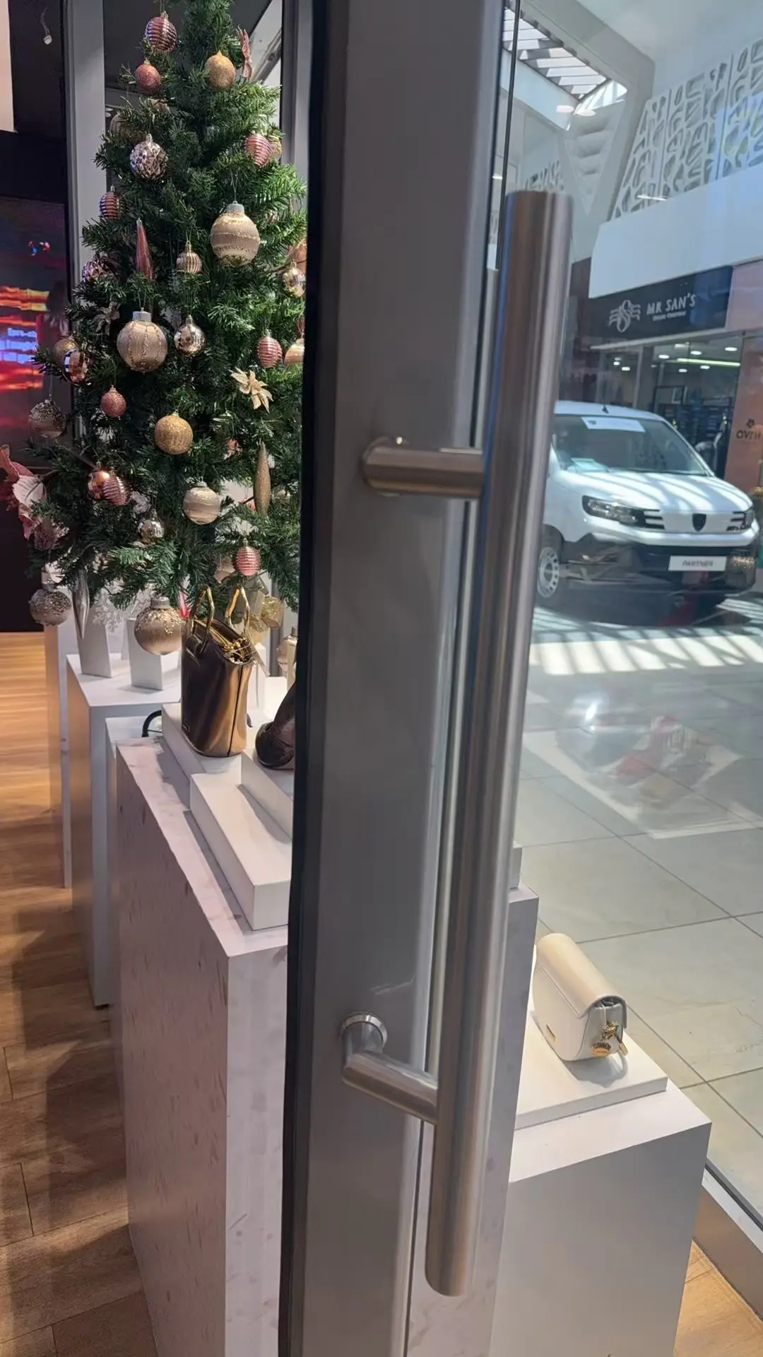 Shining journey of stainless steel door handles: modern style, safety and durability, high-quality customization